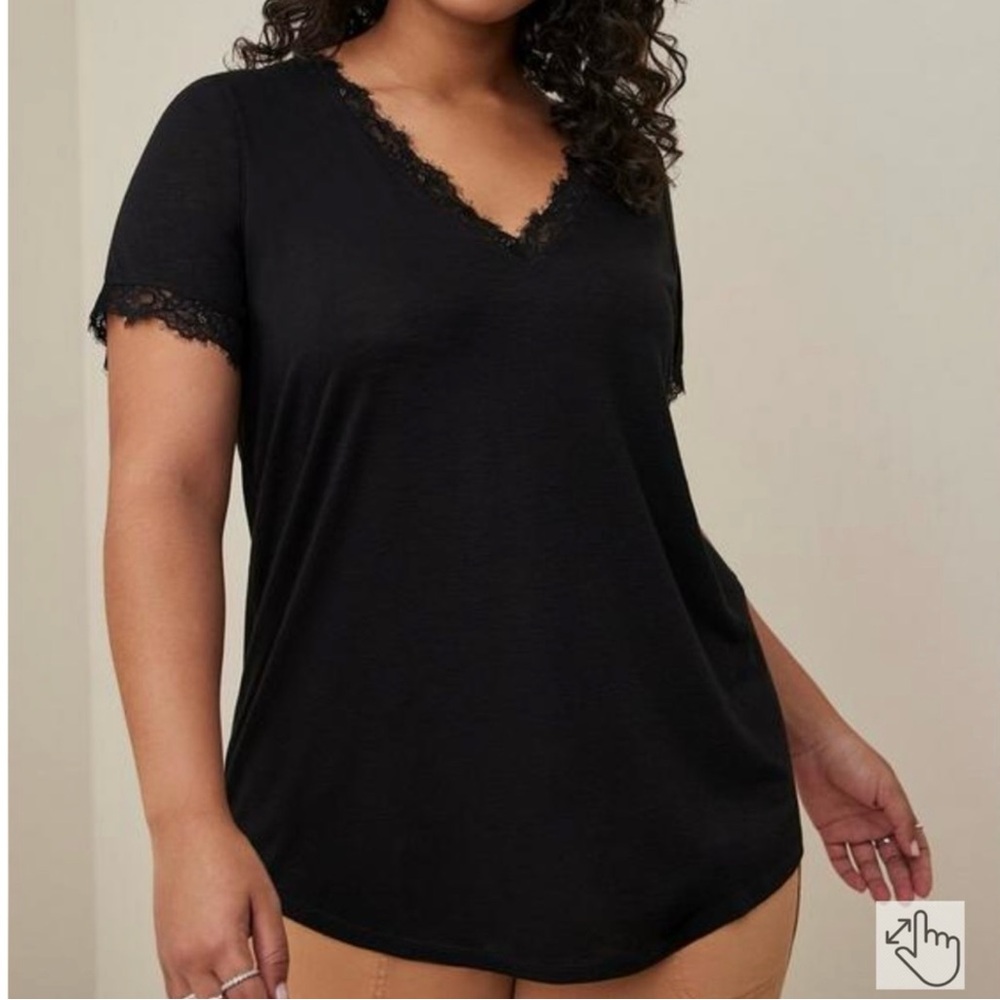 NWT! Torrid 3 Classic Fit Feather Soft Slub Lace Trim V Neck Tee